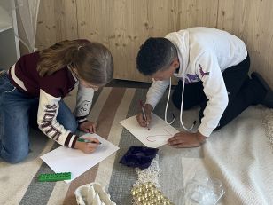 Hallo Einmaleins, wer bist du und wie funktionierst du? Die 2. Klasse lernt das Einmaleins kennen.